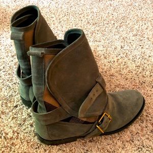 Burberry moto boots in suede. Size 40.5